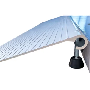 Doorstep DS2176 rampa podjazdowa (4) Rampy progowe aluminiowe z nóżkami typu DOORSTEP (DS2176) MobilexRampy progowe aluminiowe z nóżkami typu DOORSTEP (DS2176) Mobilex