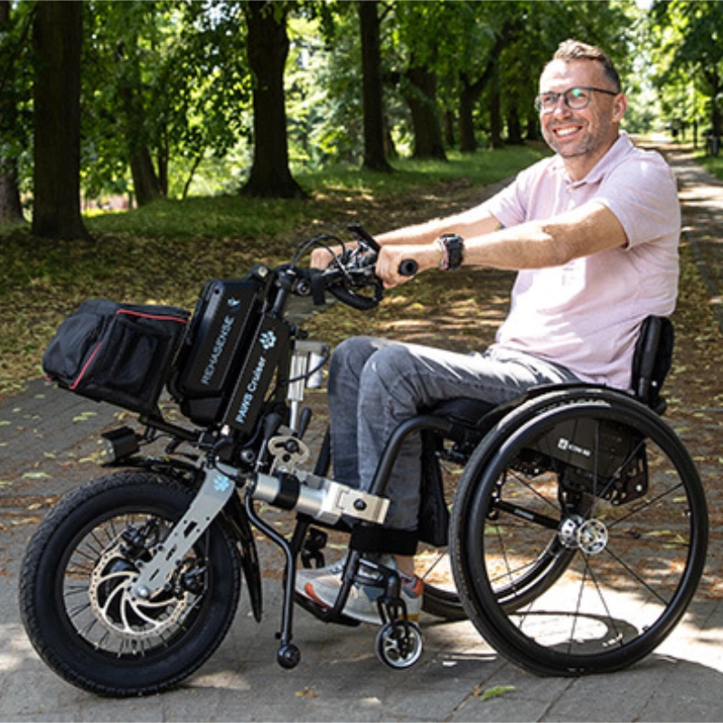 Przystawka elektryczna do wózka Rehasense PAWS Cruiser 16″ – podłączanie ręczne, kierownica standardowa, rama 295–540 mm