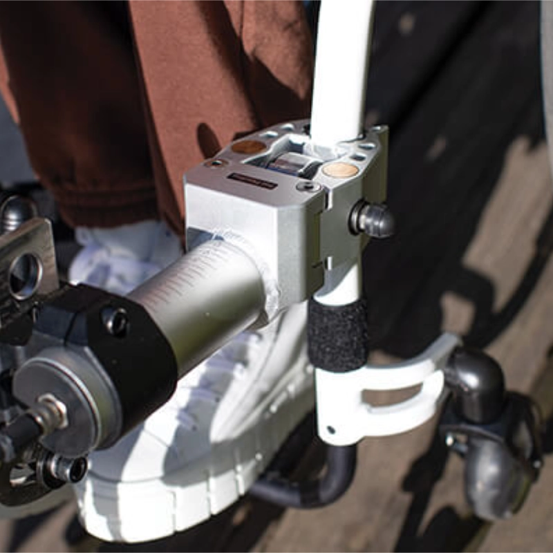 Przystawka elektryczna do wózka Rehasense PAWS Cruiser 16″ – podłączanie automatyczne, kierownica Tetra, szerokość ramy 295–540 mm